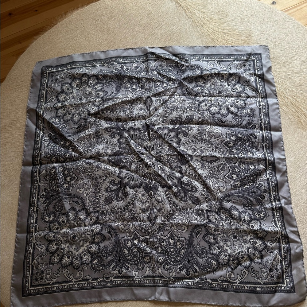 Daytons Black and Gray Paisley Scarf Made in Italy - Picture 2 of 8